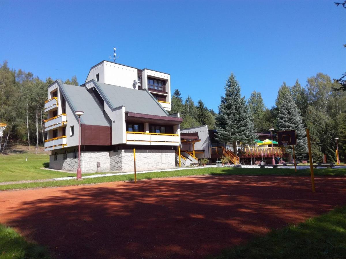 Hotel Ceska Farma Dolni Dvur ภายนอก รูปภาพ